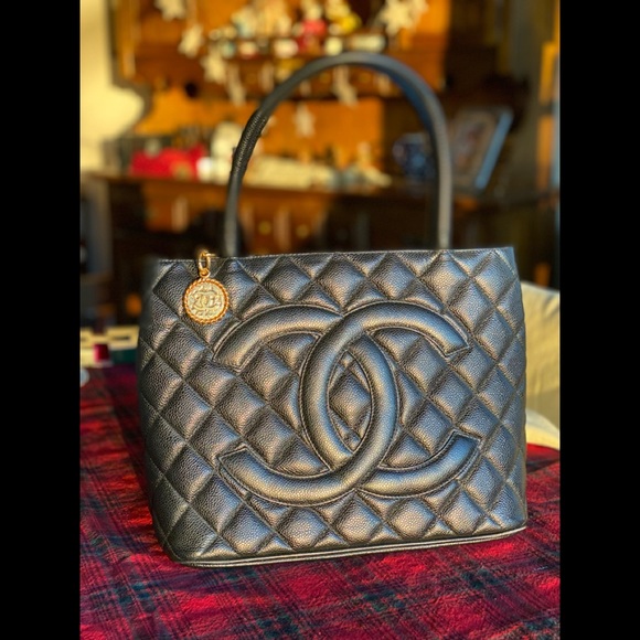 CHANEL Handbags - Chanel Black Caviar Quilted Classic Medallion Tote